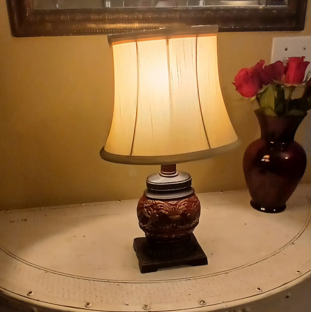 Elegant Table Lamp with Intricate Design